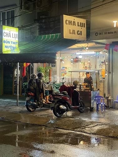 TUYỂN PHỤC VỤ/PHỤ BẾP QUÁN ĂN 