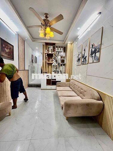 Nhà Sạch DT 110m2 1Trệt 2Lầu 4Pn 3Wc Sân Xe Máy Ngã Tư Ga Giáp Gò Vấp