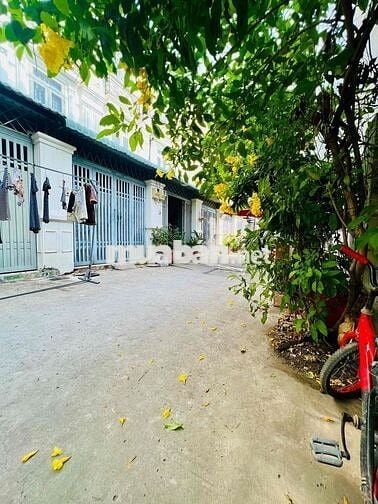 Nhà Sạch DT 110m2 1Trệt 2Lầu 4Pn 3Wc Sân Xe Máy Ngã Tư Ga Giáp Gò Vấp