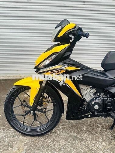 Winner 2018 dọn đẹp cửa hàng bán