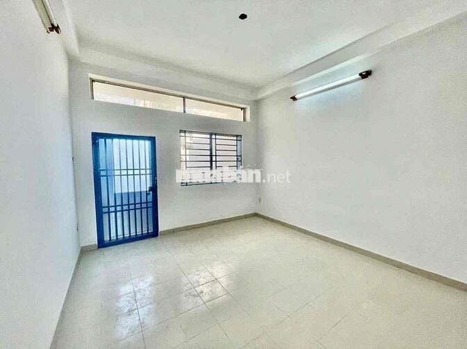 NHÀ 3 PHÒNG ĐƯỜNG NỘI BỘ KHU BÌNH PHÚ