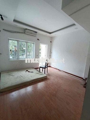NHÀ 2 PHÒNG SÁT TRƯỜNG HỌC TIỆN KINH DOANH