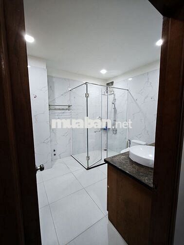 Cho Thuê Nhà Nguyên Căn Mặt Tiền PHẠM VĂN ĐỒNG, BÌNH THẠNH