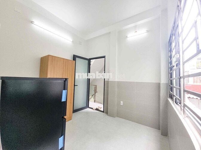 cho thuê phòng giá rẻ nội thất cơ bản ngay đại học Sài Gòn quận 10