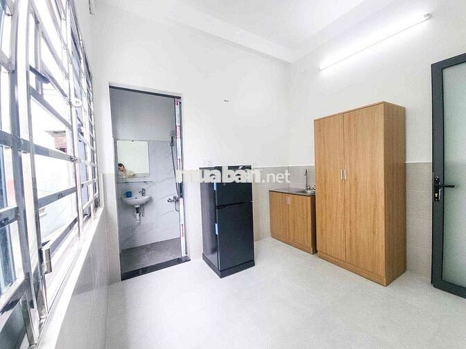 cho thuê phòng giá rẻ nội thất cơ bản ngay đại học Sài Gòn quận 10