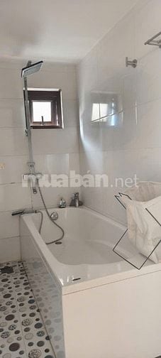 Cho thuê căn hộ cao cấp phố Văn Cao