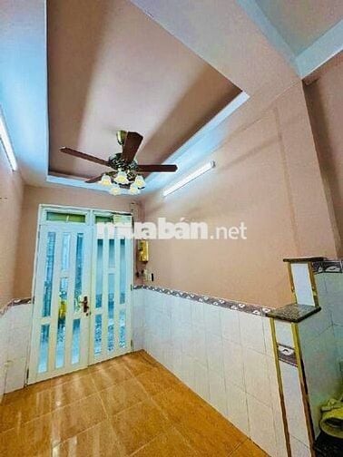 Bán nhà hẻm xe tải thông Âu Cơ, 3 tầng, hơn 2 tỷ