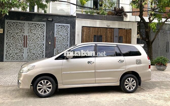 Chính chủ bán INNOVA 2016 E xe zin đẹp nhà dùng