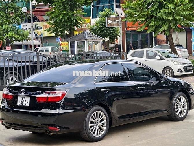 Toyota Camry 2018 2.5Q - 70000 km màu đen