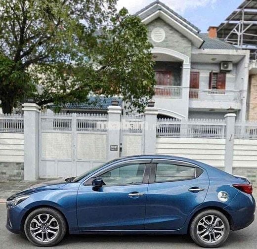 Mazda 2 2019 Premium Sedan - 78000 km