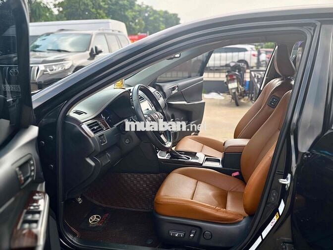 Toyota Camry 2018 2.5Q - 70000 km màu đen