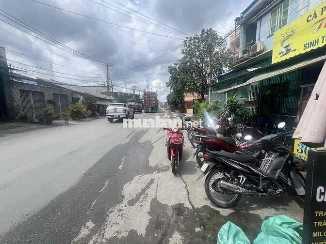 nhà nhỏ thu nhập mỗi tháng cho thuê 12tr. mat tiền lưu trọnng lư Quận