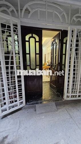 Bán nhà Trần Quý Cáp, gần ô tô, 30m2 5 tầng 5.65 tỷ, full nội thất.
