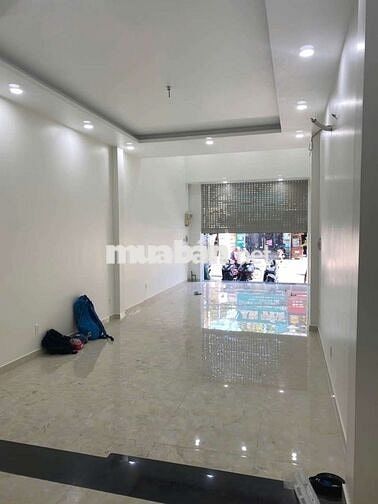 Nhà  mặt tiền trệt 2 lầu 6 pn đường lớn