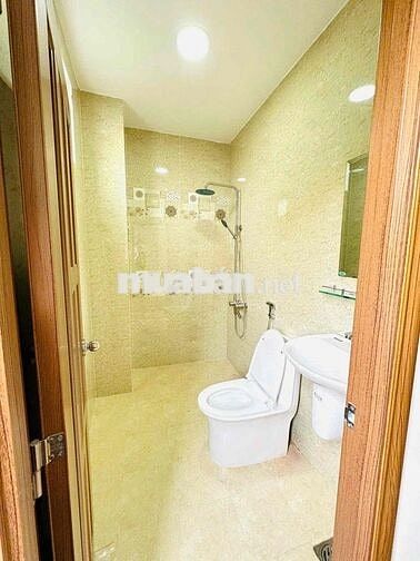 Ngay nhà thi đấu Phú Thọ - đối diện Bách Khoa - gần UEH