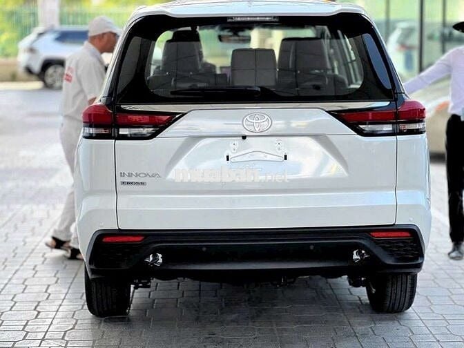 INNOVA CROSS BÁN GIÁ VỐN, GIAO NGAY. CHO VAY 100%