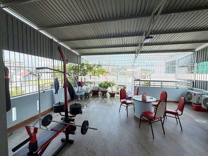 Nhà đẹp cần bán, vị trí gần biển, phù hợp kinh doanh căn hộ hoặc để ở