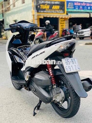 Honda Airblade 2015 fi xe đẹp liền lạc máy zin êm
