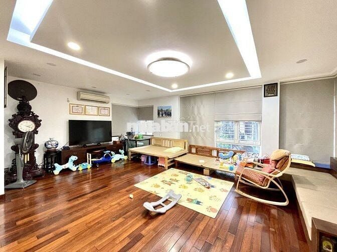 Bán biệt thự view công viên Thống Nhất, 90m2 25.5 tỷ, ngõ ô tô tránh