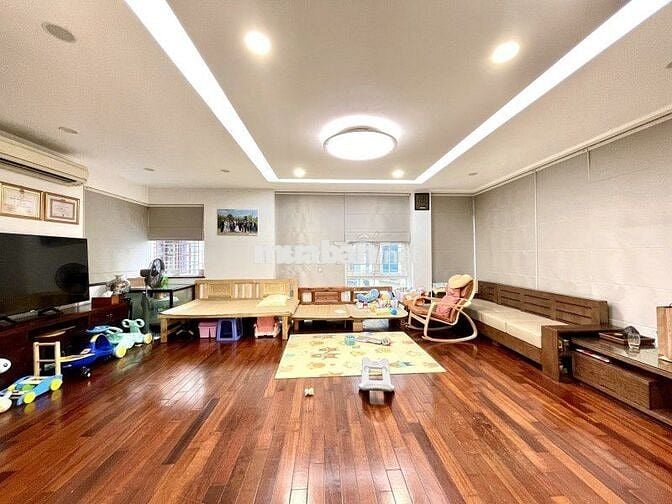 Bán biệt thự view công viên Thống Nhất, 90m2 25.5 tỷ, ngõ ô tô tránh