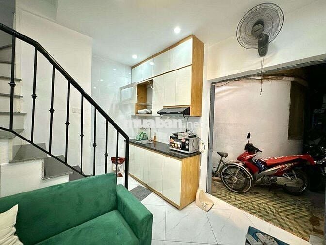 TRUG TÂM HBT , 3 BƯỚC CHÂN LÀ RA PHỐ , GẦN BV VÀ TRƯỜNG HỌC