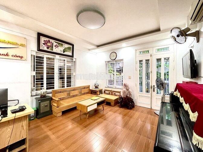 Bán biệt thự view công viên Thống Nhất, 90m2 25.5 tỷ, ngõ ô tô tránh