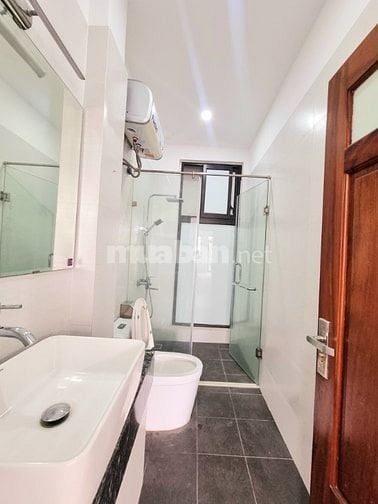 Bán nhà mặt phố Bạch Mai vỉa hè đá bóng, Dt 66m2, Mt 4.5m, vị trí đẹp.