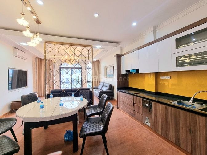 Bán nhà mặt phố Bạch Mai vỉa hè đá bóng, Dt 66m2, Mt 4.5m, vị trí đẹp.