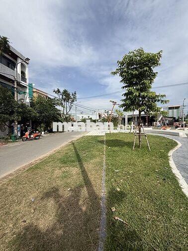 Đất mặt tiền sau bến xe đối diện công viên giá 4tyxx