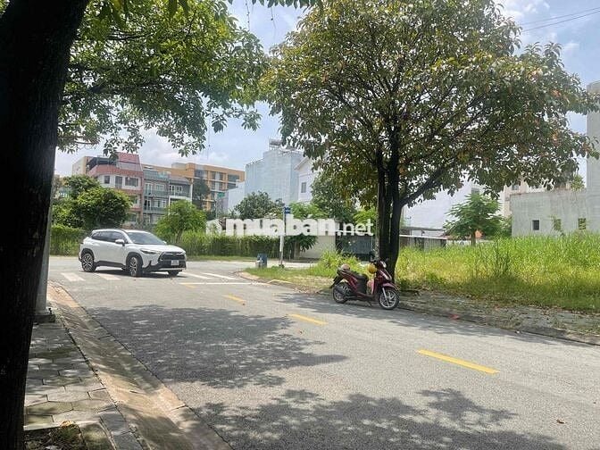cực hiếm lô góc 2 mt đối diện công viên. cách lotte 50m. 200m full tho