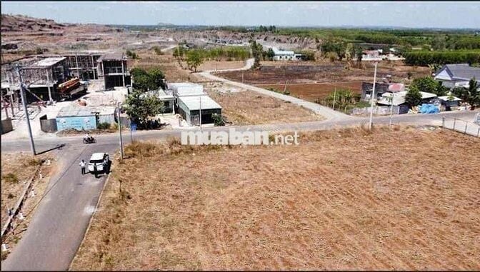 CHÍNH CHỦ GỬI BÁN LÔ ĐẤT 2 MẶT TIỀN TẠI THỊ TRẤN ĐẤT ĐỎ