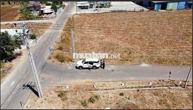 CHÍNH CHỦ GỬI BÁN LÔ ĐẤT 2 MẶT TIỀN TẠI THỊ TRẤN ĐẤT ĐỎ