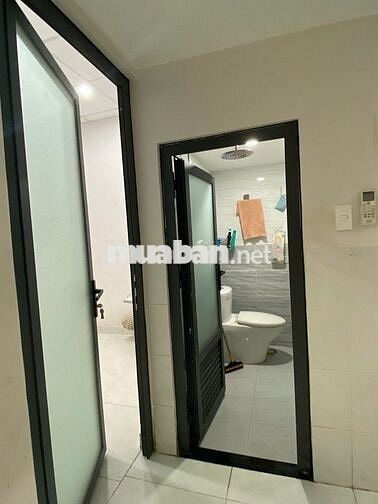 Gác, ban công, phòng ngủ riêng, máy lạnh, bếp riêng, toilet riêng,30m²