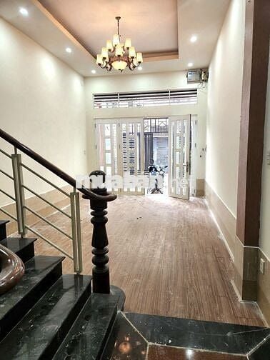 Nhà 2 MT hẻm XH khu Sân bay các phòng đều có bancol hợp ở_cty MỚI