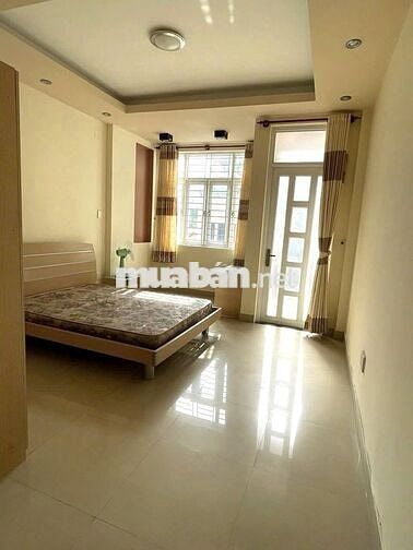 Nhà 2 MT hẻm XH khu Sân bay các phòng đều có bancol hợp ở_cty MỚI