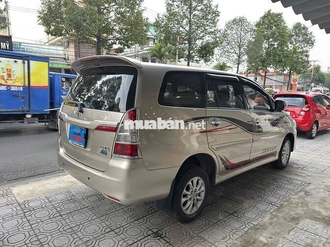 Toyota Innova 2014 E - 100000 km