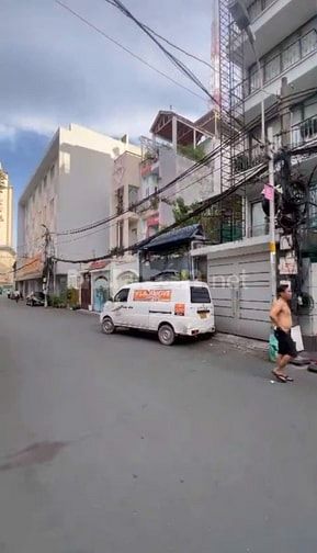 BÁN NHÀ HXT, với DTCN 105m2, XD 4 tầng tại đường NGUYỄN TRÃI, Q1 