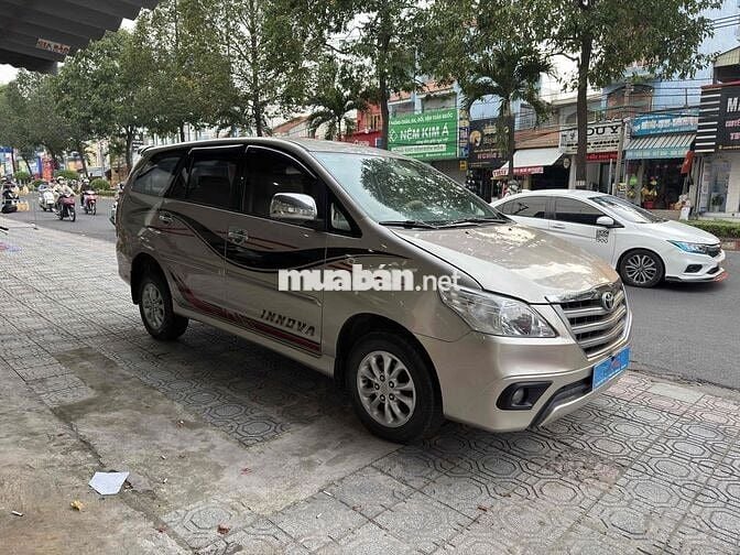 Toyota Innova 2014 E - 100000 km