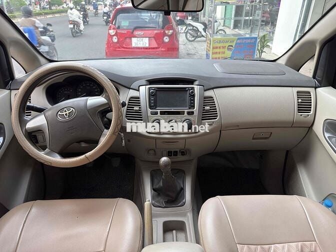 Toyota Innova 2014 E - 100000 km