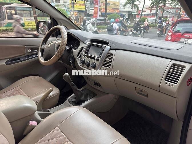 Toyota Innova 2014 E - 100000 km
