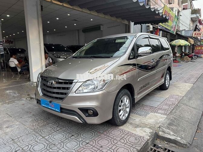 Toyota Innova 2014 E - 100000 km