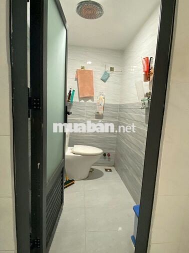 Gác, ban công, phòng ngủ riêng, máy lạnh, bếp riêng, toilet riêng,30m²