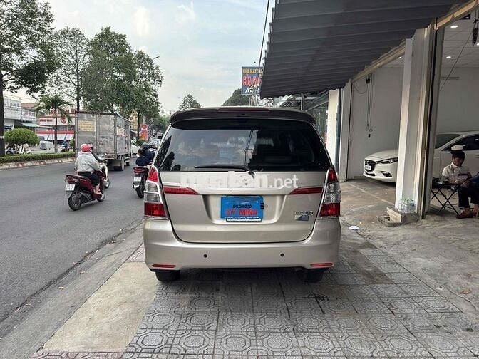Toyota Innova 2014 E - 100000 km