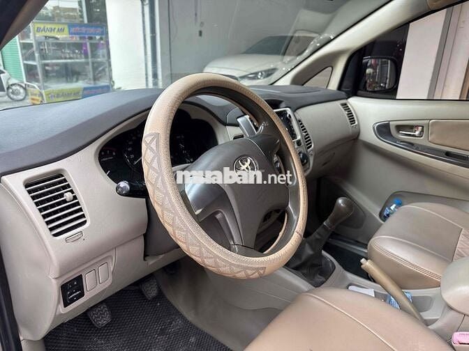 Toyota Innova 2014 E - 100000 km