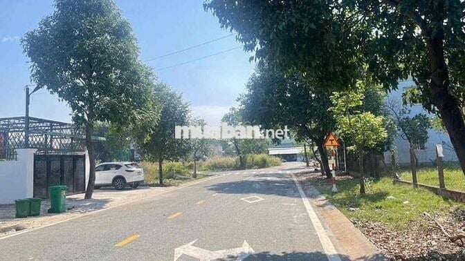Chính Chủ Cần Bán Gấp Lô Đất Đối Diện Vòng Xoay Metro Giá Tốt
