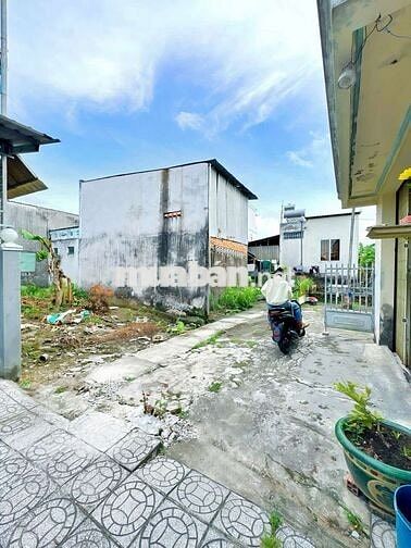 Bán nhà trệt lửng củ 2 mặt tiền hẻm 2 và hẻm 12 Phạm Hữu Lầu