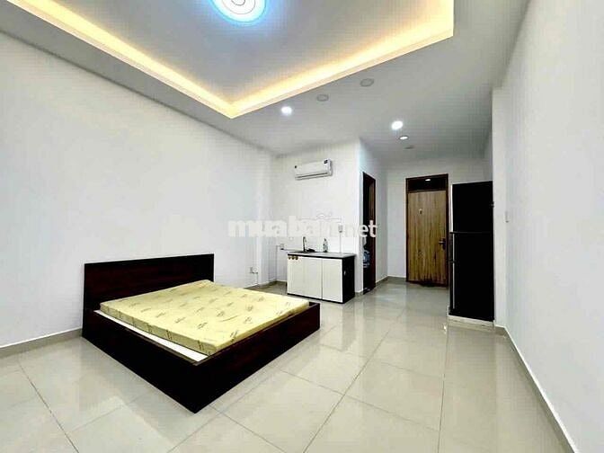 Cho thuê căn hộ ban công cực thoáng gần Vòng Xoay Lăng Cha Cả QTB