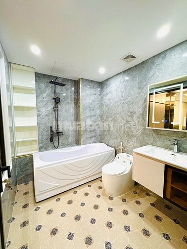 Bán nhà mới hoàn thiện 60m*7 tầng thang máy Phố Trạm, Long Biên