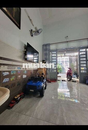 Giảm giá bán nhanh nhà 60m2(4x15m) đường lớn xe tải Huỳnh Thị Hai, 3tỉ