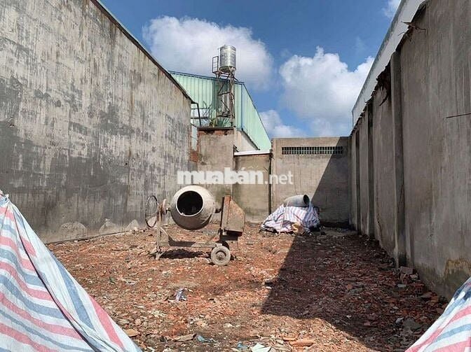Chính chủ gửi bán lô đất bà điểm hóc môn 5*26 mặt tiền đg 6m bê tông